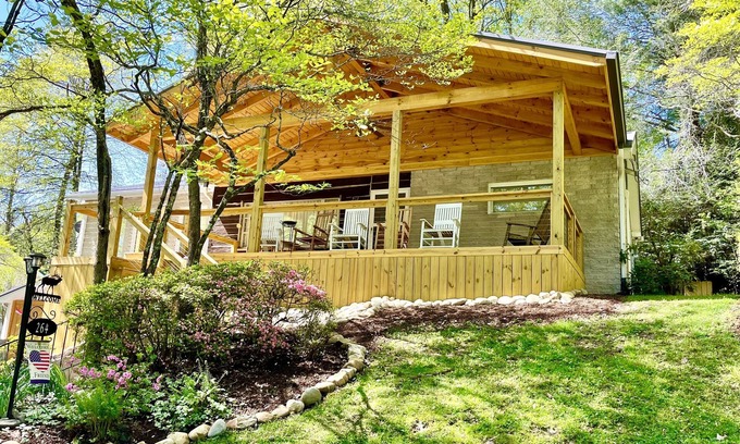 Lake Junaluska Cabin | Renovated Cabin At Lake Junaluska! Brand new large front porch.