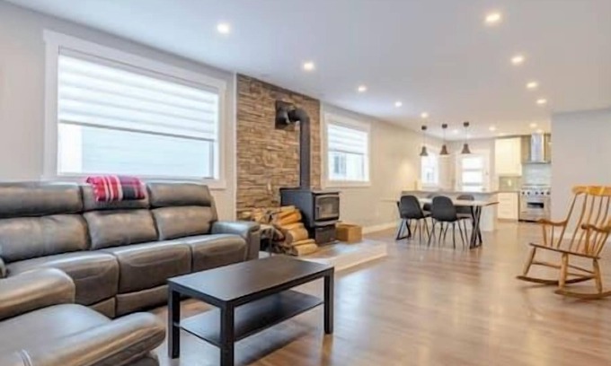 East Kootenay House | Renovated Downtown Home/Wood Fireplace/2 BDRM