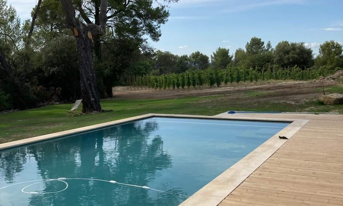 Beaumont-de-Pertuis House | Renovated farmhouse in the Luberon with heated swimming pool in the heart of vineyards and olive groves