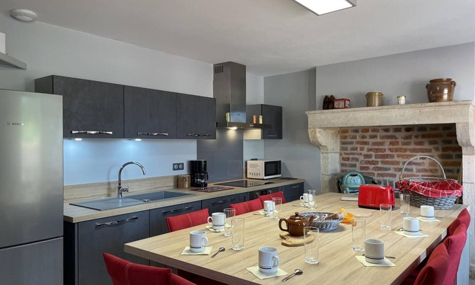 Pierrefitte-sur-Loire Cottage | Renovated cottage with garden and modern amenities in Pierrefitte-sur-Loire