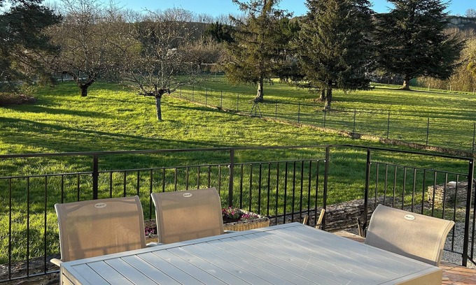 Nolay House | Renovated house in H. Côtes de Beaune, peaceful setting between vineyards and countryside.