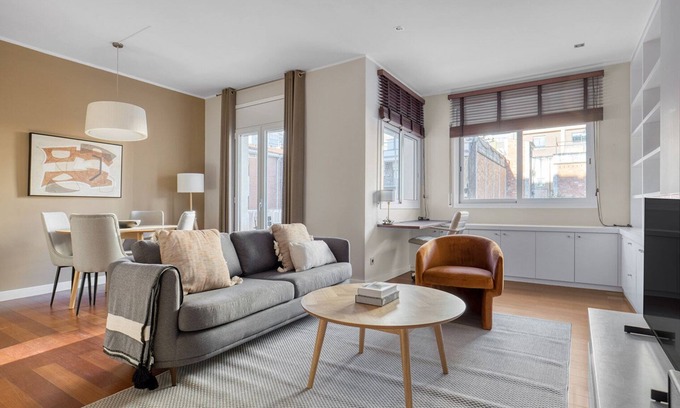 Les Corts Apartment | Renovated Les Corts 2BR w/Balcony, by Blueground