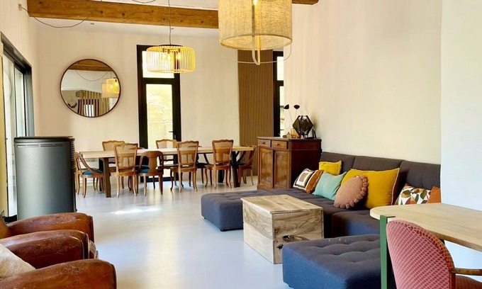 La Palme House | Renovated loft-style house, spacious and family-friendly, large garden 7' from the beach