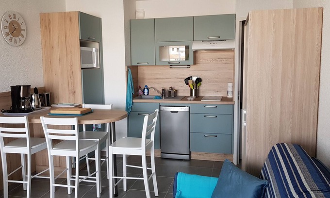 Cap d'Agde Apartment | Renovated studio cabin 4p/swimming pool/parking before port