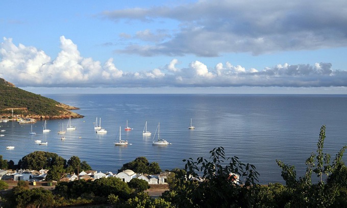 Galeria Apartment | Rental in house 2 to 8 pers. 130m2, terrace 70m2 on gulf, beach 300m.