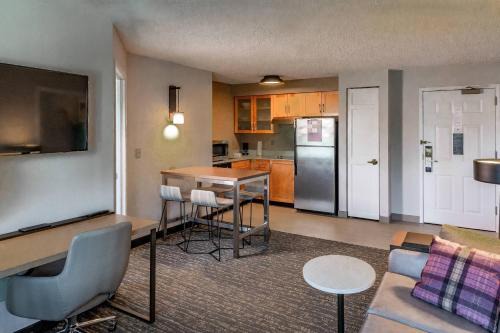 Rogers Park Hotel | Residence Inn by Marriott Anchorage Midtown