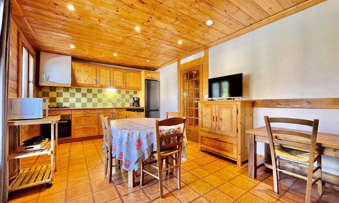 Crest-Voland Apartment | Residence Saveurs D'antan - Charming apartment in the heart of the village and foot of the slopes