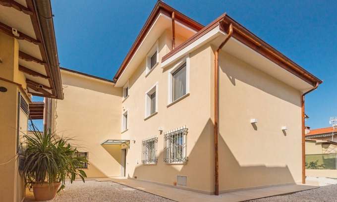Querceta House | Residenza Alex By MMega