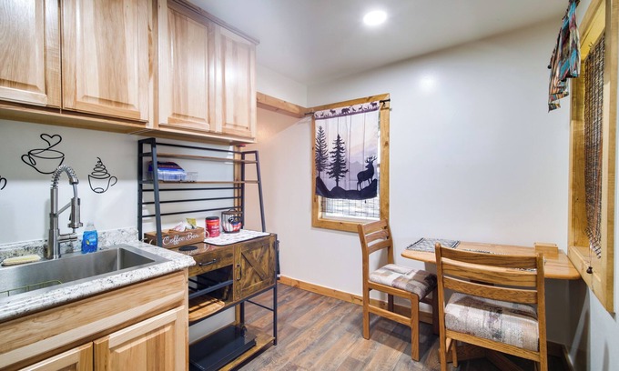 Chiloquin Apartment | Resort Cabin on the River ~ 21 Mi to Crater Lake!