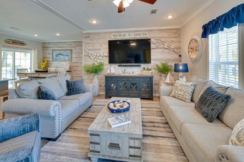 Garden City House | Resort Home about 1 Mi to Myrtle Beach Access!