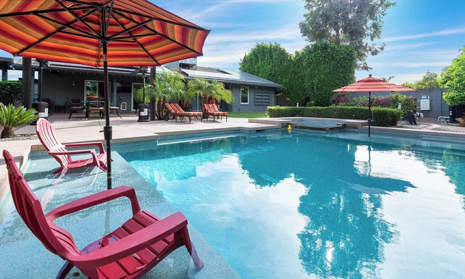 Paradise Valley Village House | Resort Style Heated Pool Hot Tub, Fire Pit, Gourmet Kitchen, Close to Everything