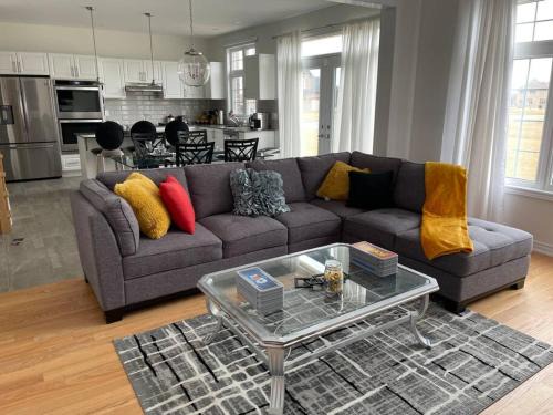 Carrying Place House | Rest in Quinte West - 25 mins from Batawa Ski Hill