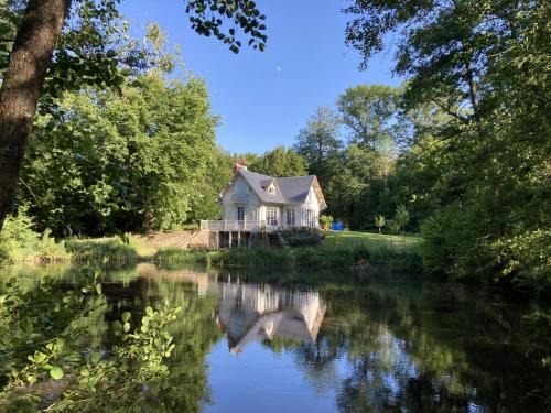 Clairefontaine-en-Yvelines House | Retraite Paisible au Cœur de la Forêt de Rambouillet avec Étang Privé et Charme Authentique - FR-1-527-8