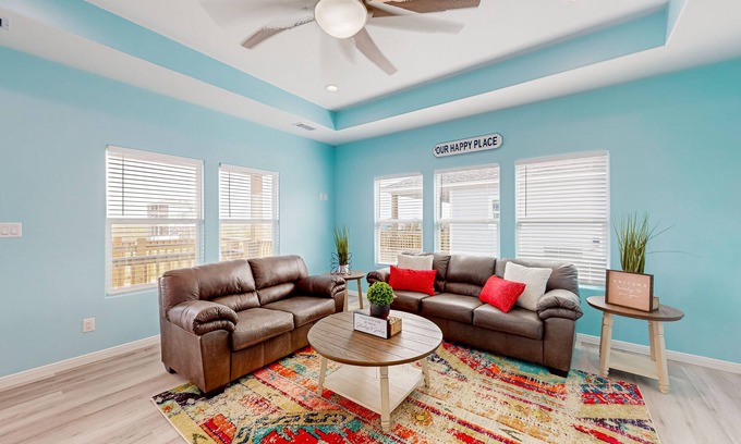 Gilchrist House | Retreat | Large Deck | Family Fun