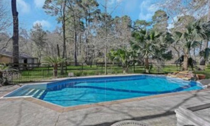 Tomball House | Retreat with Pool and Fun