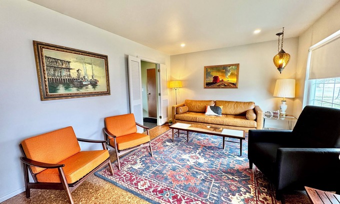 Van Wert House | Retro Refuge On Woodstock Dr.