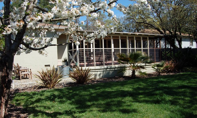 Boyes Hot Springs House | Retro Retreat: Cozy, Moderne, Affordable House in Wine Country.