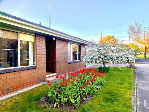 Redan Bed & Breakfast | Retro Riverside Redan, Ballarat