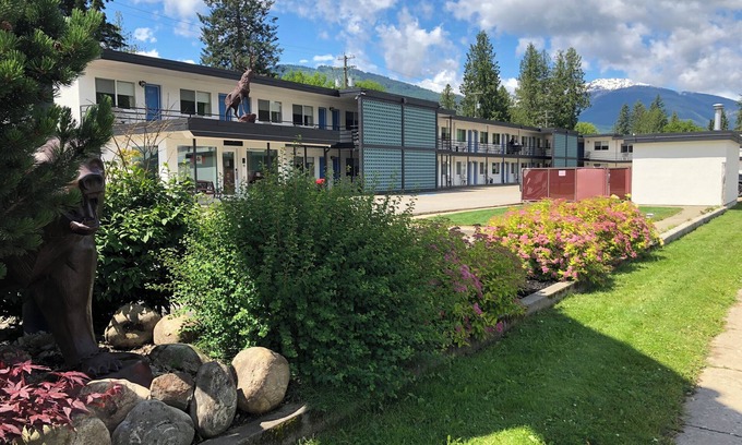 Revelstoke Hotel | Revelstoke Lodge
