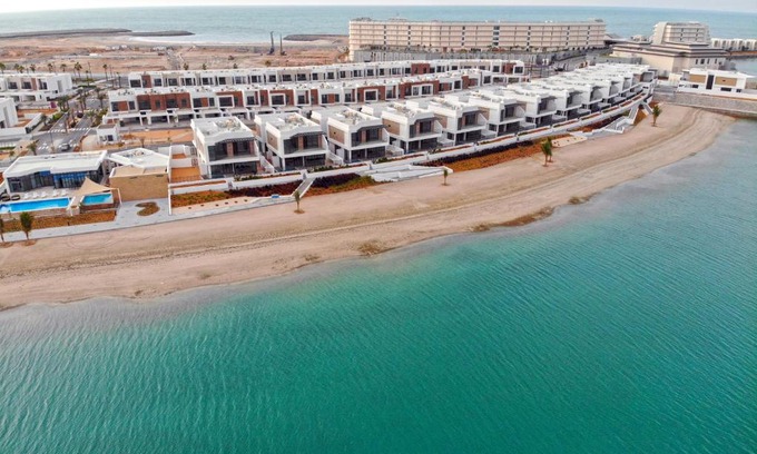 Mina Al Arab Villa | RH- 4BR Luxurious Villa with Private Pool, beach access