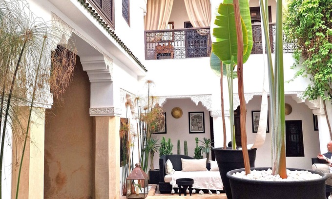 Bab Doukkala House | Riad exclusif au Cœur de la Médina de Marrakech - Rooftop, Piscine et Hammam