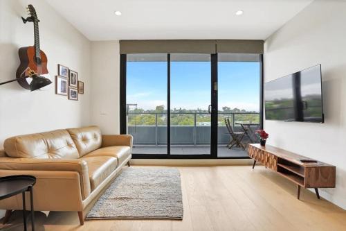 Richmond North Apartment | Richmond Heritage Executive Apt for 2 w parking