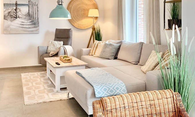 Eckwarden Apartment | Right half of Luke house for 10 people - dream house on the North Sea with 2 bedrooms