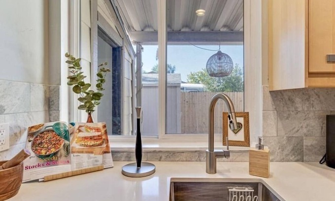 Holladay House | Right off i215, Close to Ski Resort, Pet Allowed