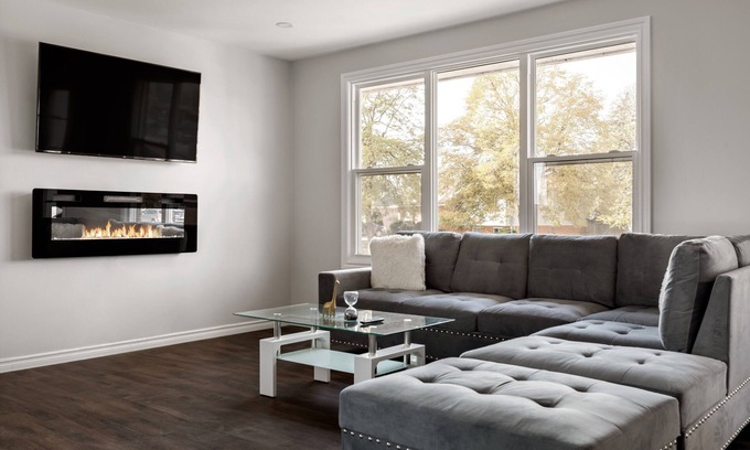 Windsor House | Rivard Beauty - 5bed/2bath - SpaceRental