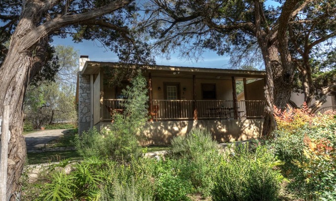 Sabinal Cabin | River Front cabin with access to shared pool!