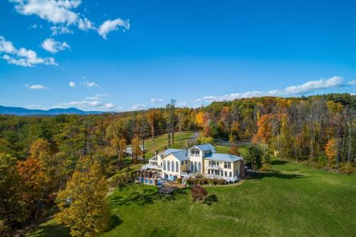 Catskill House | River House by AvantStay Historic Secluded Estate on the Hudson River w Pool Sleeps 24