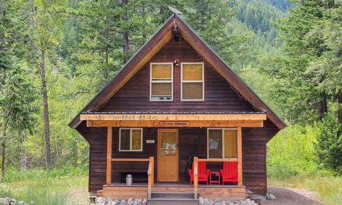 Mazama House | River House - Cabin at Lost River