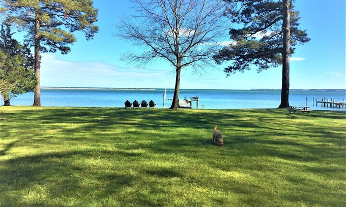 White Stone House | River House looking at the Chesapeake Bay/MONTHLY RENTAL