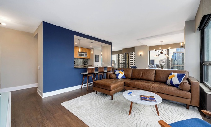 Near North Side Apartment | River North Luxury Condo 2 King Beds 2 Baths