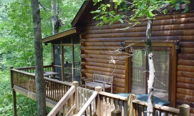 Ellijay Cabin | River Rest: Romantic & Relaxing Setting with Hot Tub on a Trophy Trout Stream