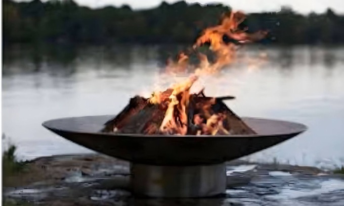 Mequon House | River Retreat and Executive Rental - 5BR