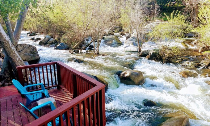 Three Rivers House | "River Retreat House" - River With Two Decks, BBQ, Firepitš„, near Sequoia Park