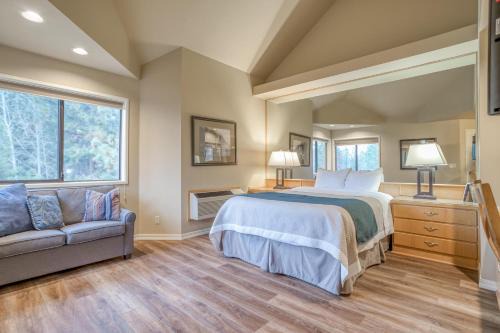 Century West House | River Ridge 421B - Meredith Lodging