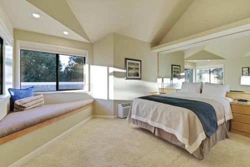 Century West House | River Ridge 427B - Meredith Lodging