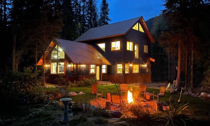 Pinnacle House | River Run Lodge - Your Tranquil Retreat 20 minutes from Glacier National Park