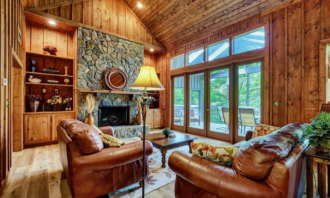 Sapphire House | River Song, A Delightful Mountain Retreat