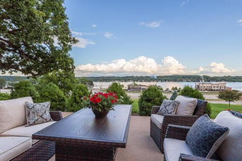Le Claire Apartment | River View Lodge