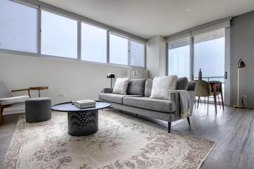 River West Apartment | River West 2br w party room nr fulton market CHI-1024