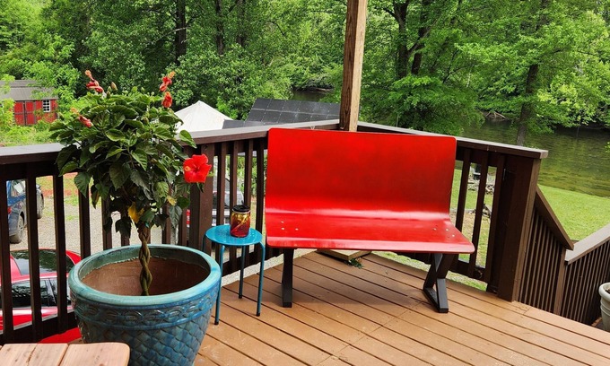 Tennga Bed & Breakfast | Riverdell Arts Sunflower Cottage