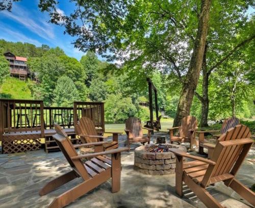 Ellijay House | Riveredge Escape Cabin-Flowing Waterfront-Hot Tub-Pools-Xbox-Pickleball
