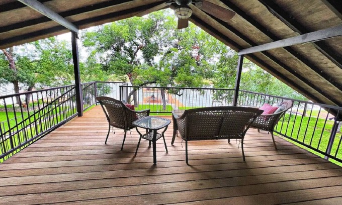Weatherford House | Riverfront 5 Bedroom House + Spa