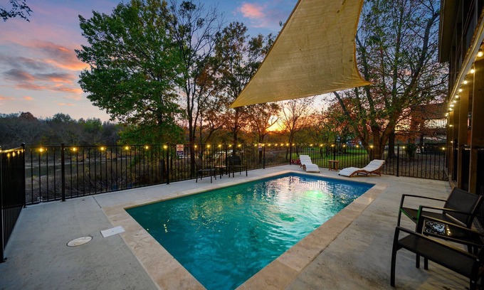 Golden Cabin | Riverfront/HeatedPool/GameRoom/Kayak/Fish