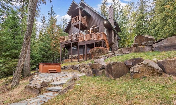 Sandpoint Cabin | Riverfront home with mountain view, hot tub, deck, WiFi, W/D, & fireplace