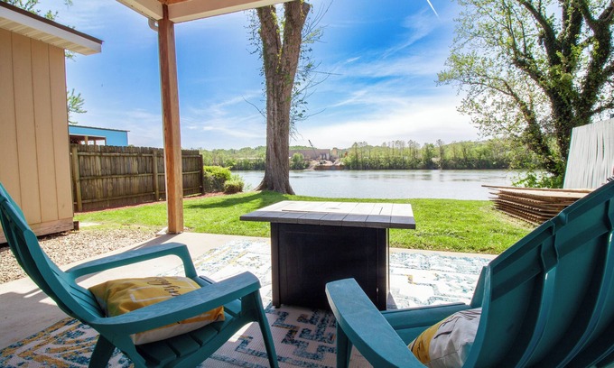 St Albans Cottage | Riverfront Retreat with Dock! Just a few minutes from the local boat ramp