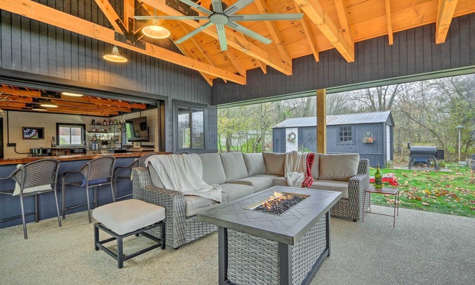 Zanesville House | Riverfront Zanesville Getaway w/Private Bar!